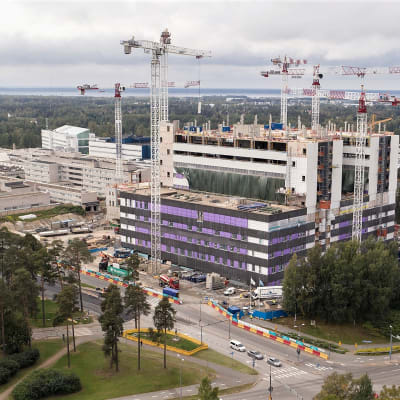 Oulun yliopistollisen keskussairaalan uudisrakennustyömaa syksyllä 2020.