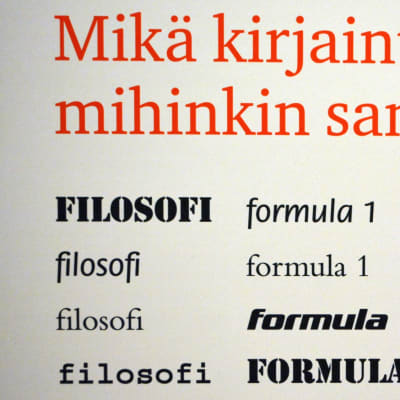 Eri kirjaintyyppejä Vapriikin typografianäyttelyssä
