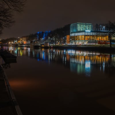 Aura å med släckt belysning i samband med Earth Hour 2019.