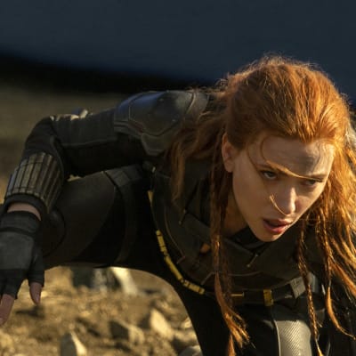 Näyttelijä Scarlett Johansson elokuvassa Black Widow