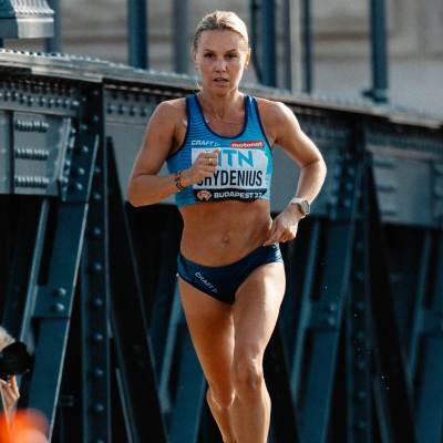 Nina Chydenius löper i VM i Budapest 2023.