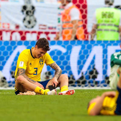 Besvikna svenska fotbollsspelare.