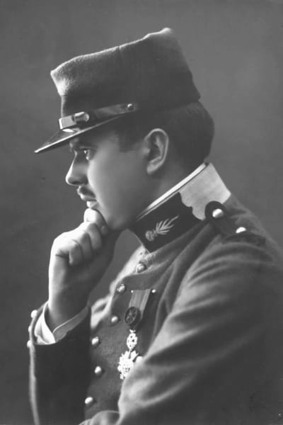 Konstnären Harald Gallén eller Gallen klädd i den franska arméns uniform. Atelier Universal Carl Klein i Helsingfors 4.1.1915.