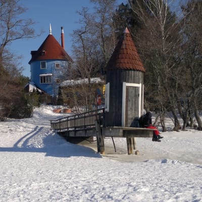 Muminvärlden i Nådendal inbäddad i snö.