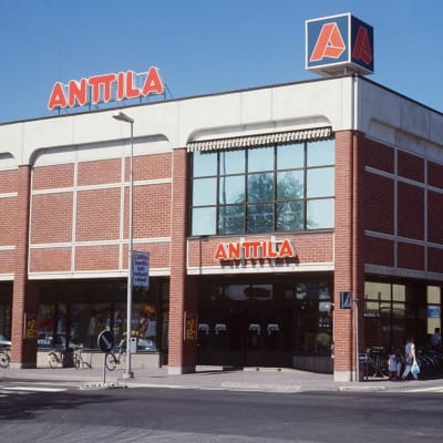 Anttilan tavaratalo Kokkolassa (1989)