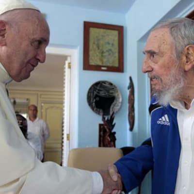 Påven träffar Fidel Castro på Kuba.
