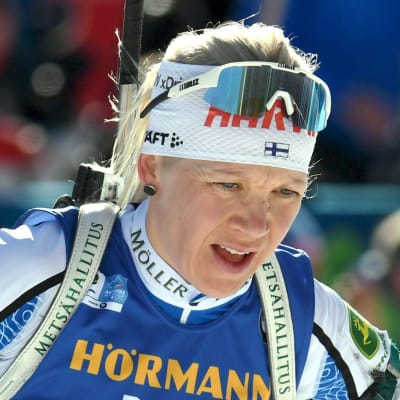 Kaisa Mäkäräinen vid vallen.