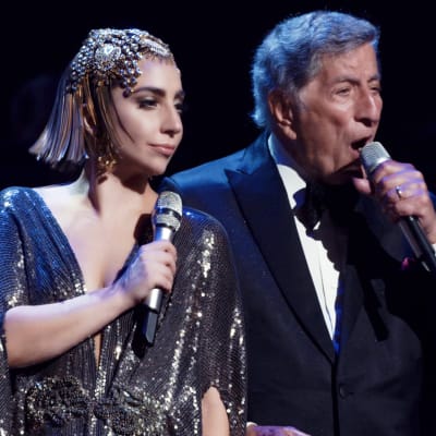 Tony Bennett ja Lady Gaga New Yorkin Lincoln Centerissä heinäkuussa 2014.