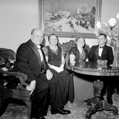Gäster på presidentens mottagning i slottet kring 1950.