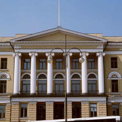 Helsingfors universitets huvudbyggnad vid Senatstorget