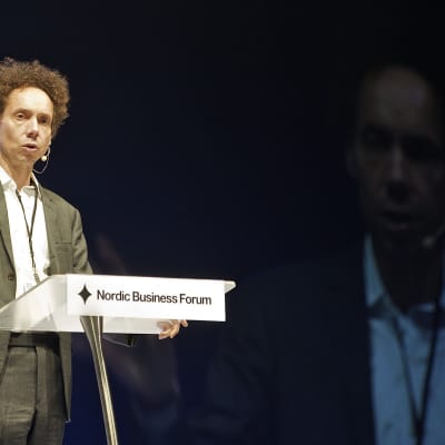 Malcolm Gladwell puhui Nordic Business Forumin lehdistötilaisuudessa Jyväskylässä syyskuussa 2013. 