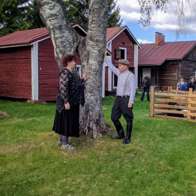 Katja Rantanen ja sulhanen Rauno Lauronen.