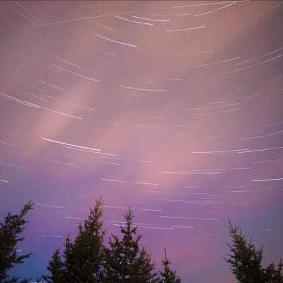 meteoriitteja taivaalla