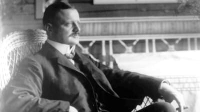 Jean Sibelius i salen på Ainola