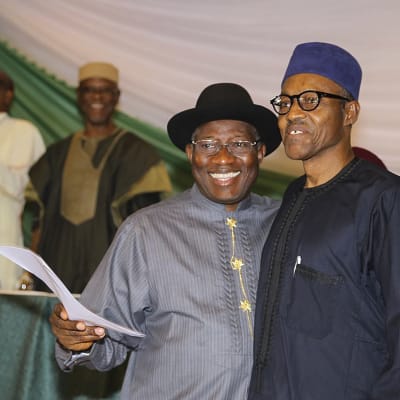 Nigerias tidigare president Goodluck Jonathan och den nyvalde presidenten Muhammadu Buhari