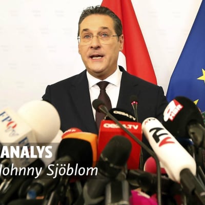 Vicekansler Strache på presstillfälle. Bilden har en analysstämpel med bild på Johnny Sjöblom.