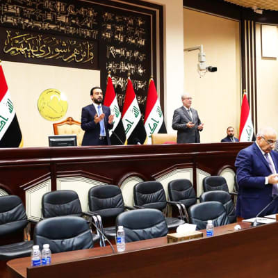 Irakin parlamentin istunnossa pidettiin rukoushetki Yhdysvaltain ilmaiskussa kuolleiden Qassem Suleimanin ja Abu Mahdi al-Muhandisin puolesta.