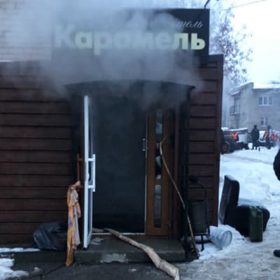 Karamel-hotellin sisäänkäynti.