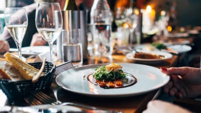 Bil på mat i fin restaurang