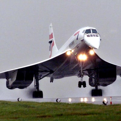 British Airways -yhtiön Concorde-kone laskeutumassa Iso-Britannian Oxfordshireen 17. heinäkuuta 2001.