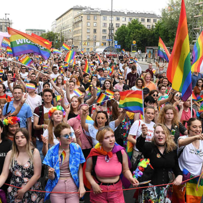 Varsova pride -mielenosoitus.