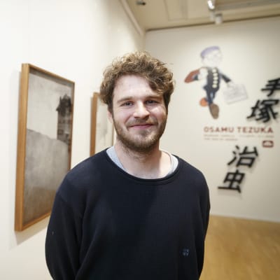 Valokuvataiteilija Aapo Huhta palkittiin Vuoden 2020 nuorena taiteilijana Tampereella torstaina