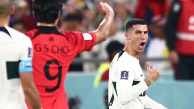 Cristiano Ronaldo skriker mot motståndare.