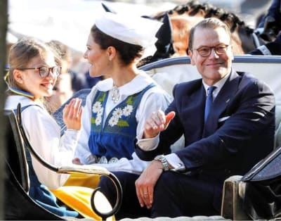 Prinsessan Estelle, kronprinsessan Victoria och prins Daniel.