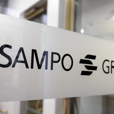 Sampo Groupin tunnus yhtiön pääkonttorin ovessa Helsingissä. 