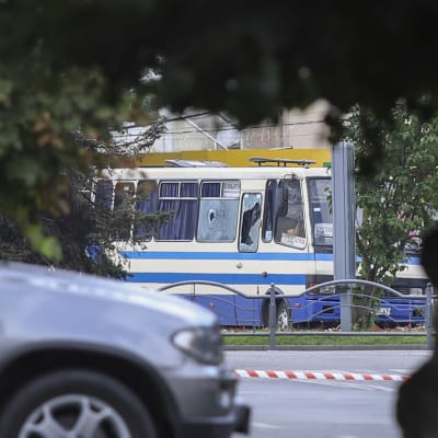 Kaapattu linja-auto ukrainalaisessa Lutskin kaupungissa.