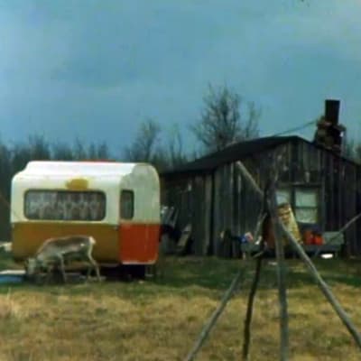 Näkymä talon pihalle Inarissa (1980-luku)