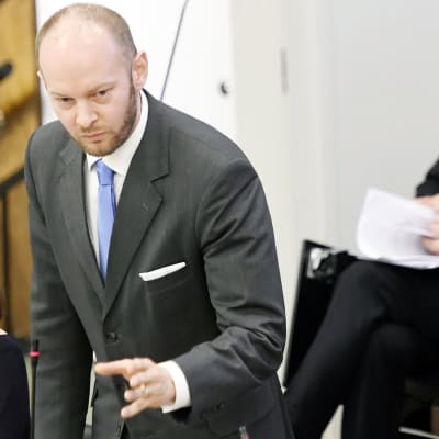 Sampo Terho eduskunnan suullisella kyselytunnilla Helsingissä.