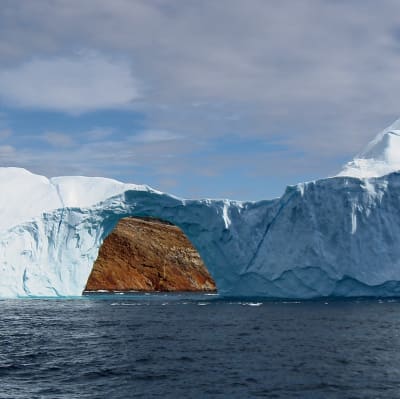 Isberg vid den grönländska kusten.