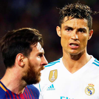 Då Cristiano Ronaldo spelade i Real Madrid spelade han ofta mot Lionel Messi i Barcelona.