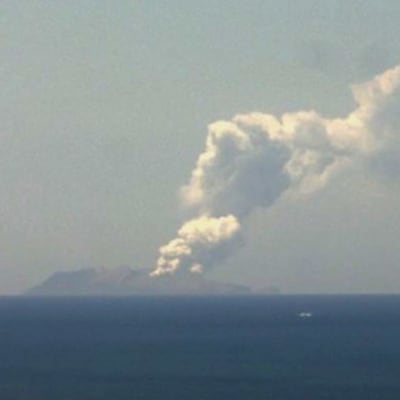 Vulkanutbrott på White Island utanför Nordön på Nya Zeeland. 