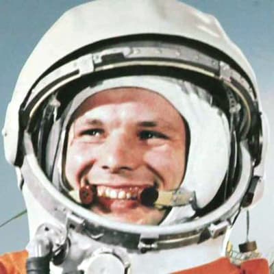 Juri Gagarin avaruuskypärässä