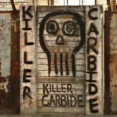 Seinään kirjoitettu teksti Killer Carbide Intian Bhopalissa