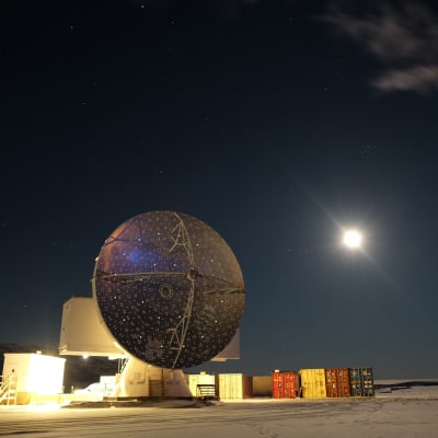 Radioteleskooppi Grönlannissa.