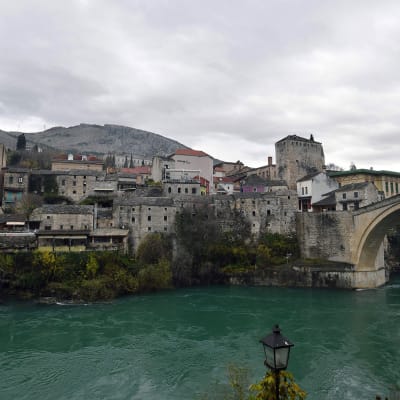 Kuva Mostarin kaupungista Bosniasta.