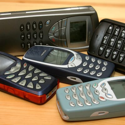 Vanhoja Nokian puhelimia.