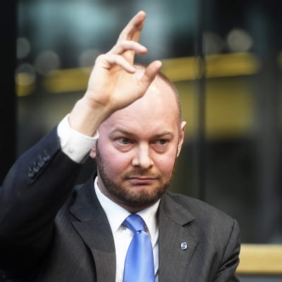 Sinisten puheenjohtaja Sampo Terho