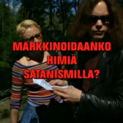 Katja Ståhl ja Ville Valo haastateltavina Poliisi-tv.ssä, kuvan päällä tekstiplanssi