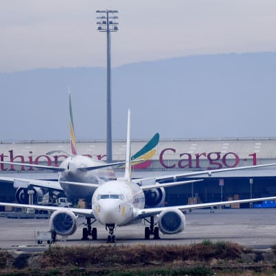 Ethiopian Airlinesin koneita Bolen lentoasemalla Addis Abebassa huhtikuussa 2019.