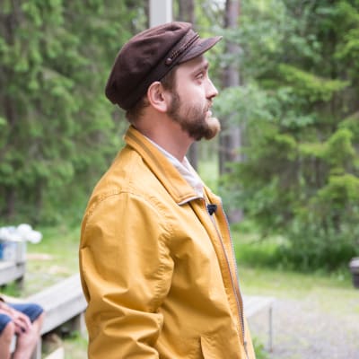 Etualalla ohjaaja Sami Sainio, taustalla isä Pentti Sainio