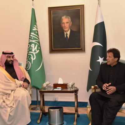 Saudi-Arabian kruununprinssi Mohammed bin Salman tapasi sunnuntaina Pakistanin pääministerin Imran Khanin Islamabadissa. 