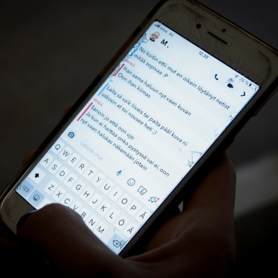 Anonyymisti voidaan lähettää törkeitä viestejä, kuvassa mobiilisovellus jossa törkyviestejä