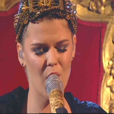 Saara Aalto uppträder i X Factor den 26.11.2016