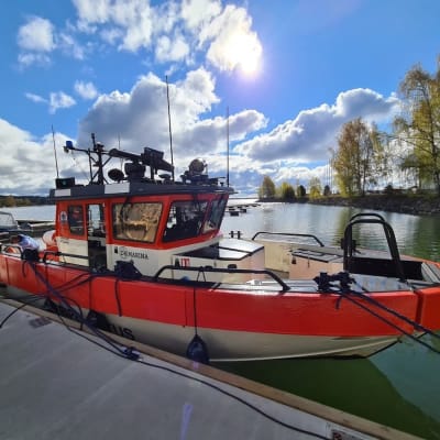 Sjöräddningens nya båt i Dalsbruks hamn.