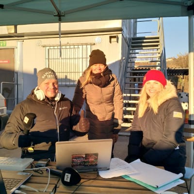 Andy Ödman, Marie Söderman och Lina Frisk sänder direkt från Toppå.
