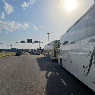 Bussiletka raja-asemalla.